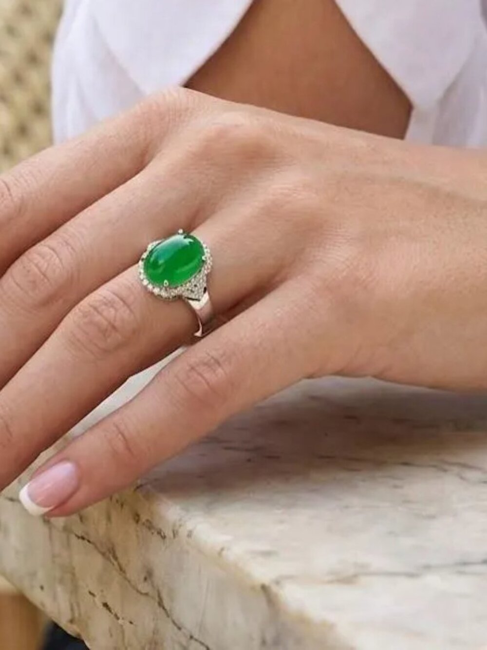 Nwt Cabochon Green Onyx White sapphire ring size 8 in Sterling Silver